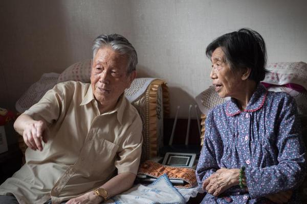 为孩子辞职在家 丈夫却另结新欢