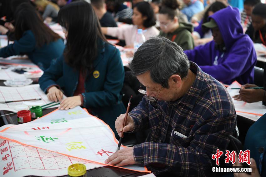 大象装上假肢，开心的像个几十吨孩子_云服务器迁云补贴