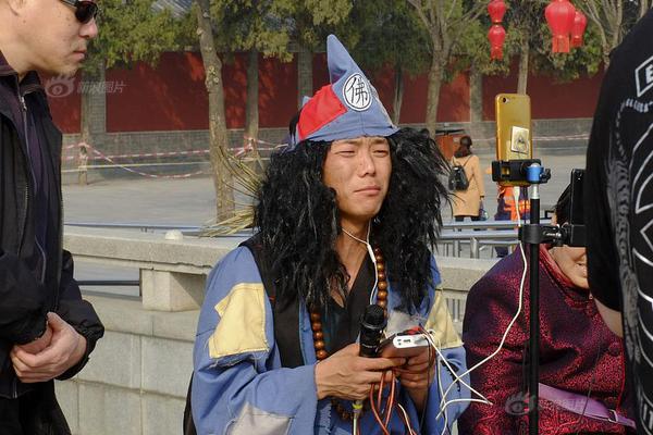 [大开眼界] 这个“主刀医生”有点酷，一人完成一台手术_CN2服务器E5处理器