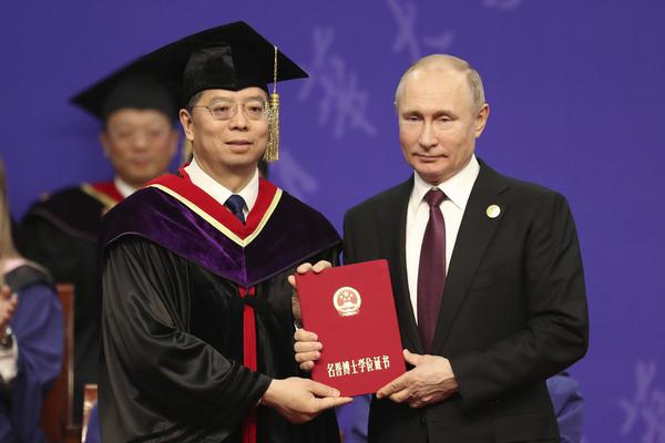 华谊兄弟上市后年度首亏 冯小刚郑恺为对赌买单