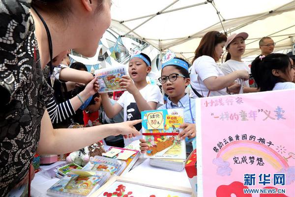 小学副校长课间带头跳鬼步舞_云服务器8核32G