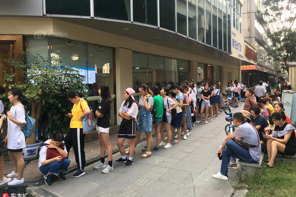 奥地利85后总理北京街头录视频 展示访华成果_云服务器迁云补贴