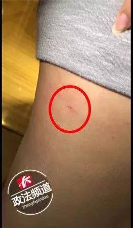 她被男私生饭跟踪5年，每次回头都能看到他的人影…