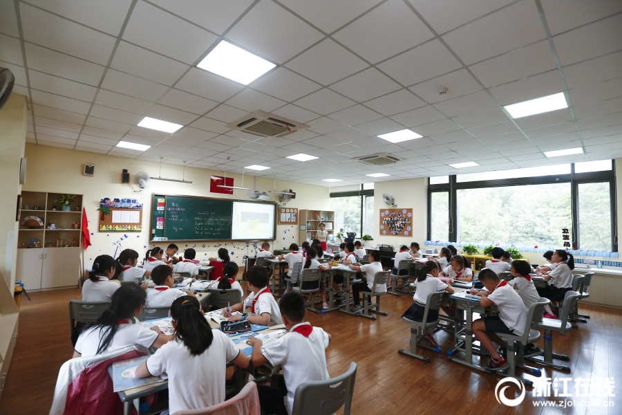 恭喜！孙杨一小时双冠
