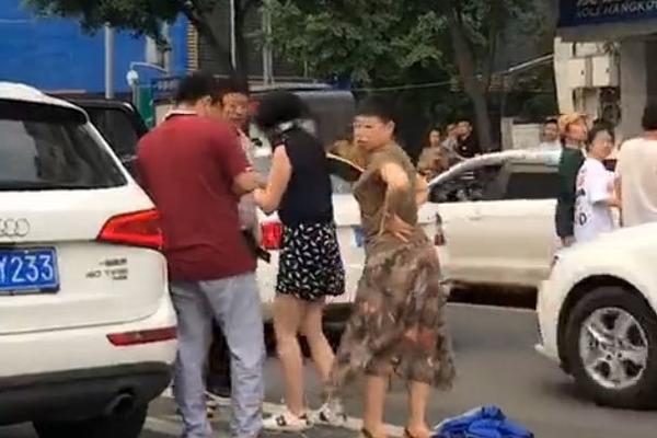全球健闻 | 是什么让梅根王妃的皮肤光彩照人?消炎、按摩缺一不可_9929性价比之王