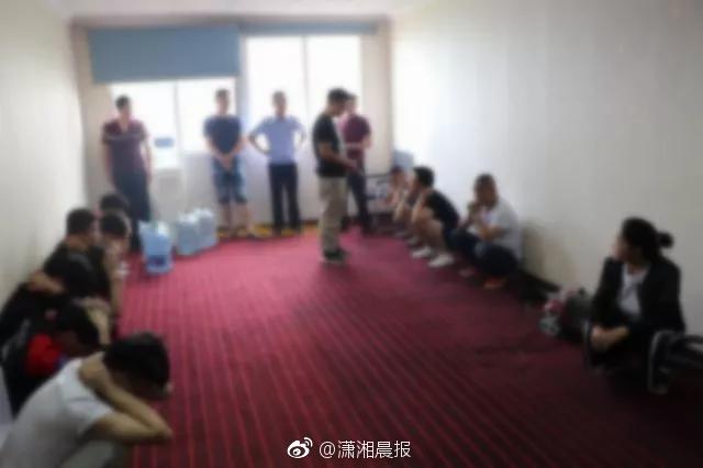 贾静雯：《我们与恶的距离》