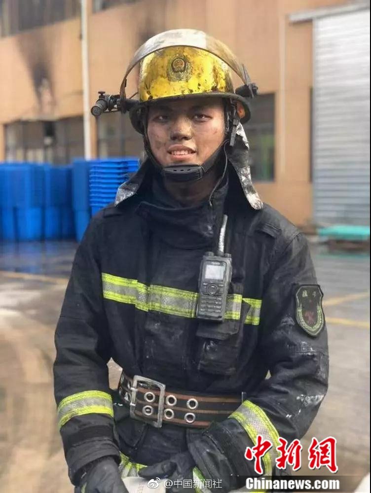 贾静雯：《我们与恶的距离》_9929API服务