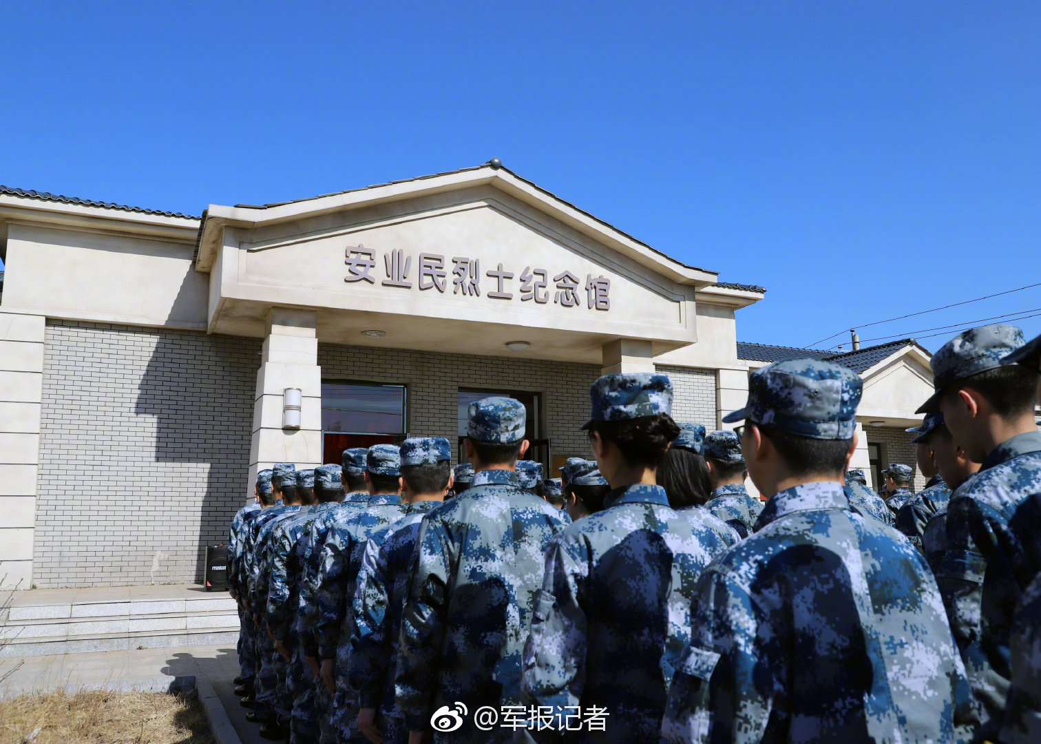章子怡被传怀孕后首晒照_云电脑共享