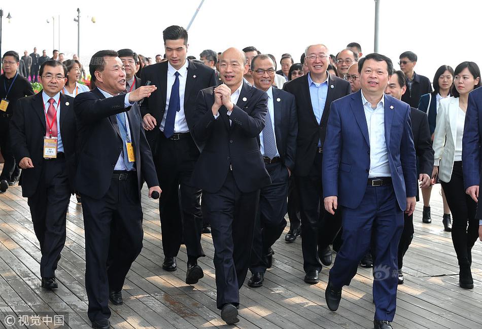 贾乃亮王源杨超越同逛公园 露半张脸比耶默契足_青云云服务器