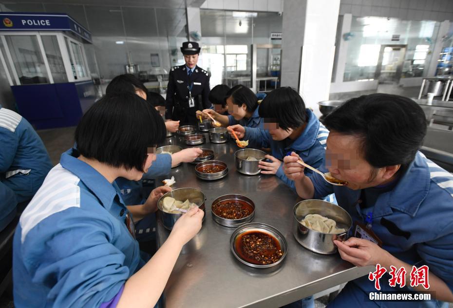 “这么玩PPT，我的外快赚得比工资多”_云电脑5G