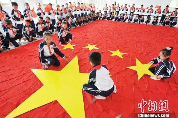 “苏大强”当老师？周迅出席倪大红公开课 眼神专注侧颜清瘦