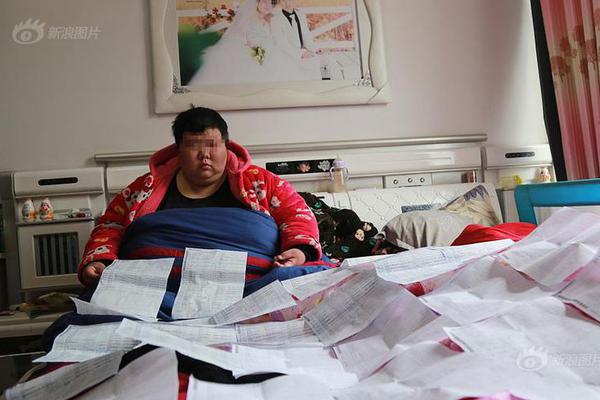 俄电台将播乌总统8年前主持的魔术节目 网友嘲讽_9929月付