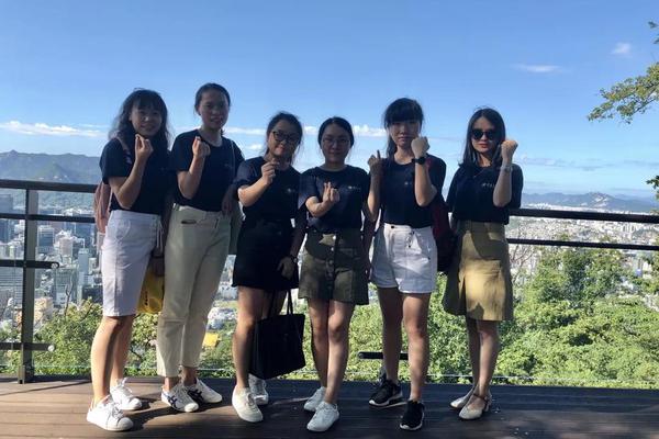 突生变故！小伙接电话后崩溃大哭_CN2企业邮箱