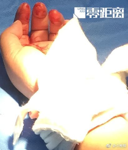 北汽造了一台SUV，据说98万起步，看了内饰的确霸气