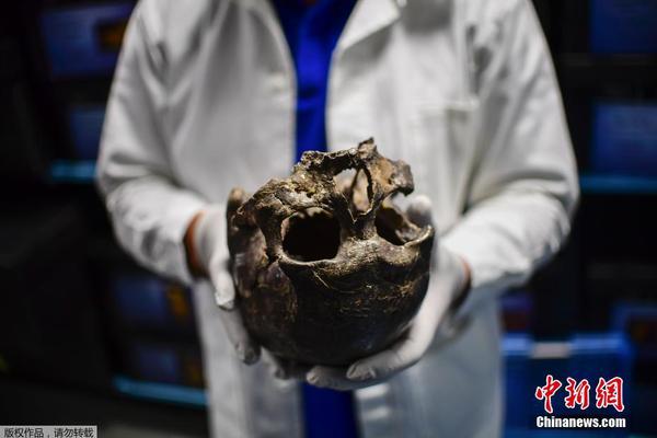 北汽造了一台SUV，据说98万起步，看了内饰的确霸气_企业云桌面