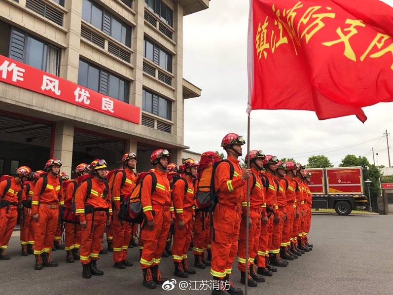 歌手出道身家超10亿，低调开宝马5系，今小17娇妻成功生子_云电脑怎么连接