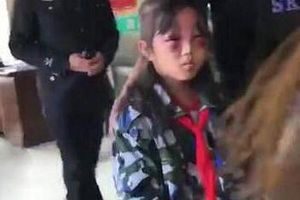 他嚣张到拿仙露漱口，甩帝兵砸人_香港CN2云主机