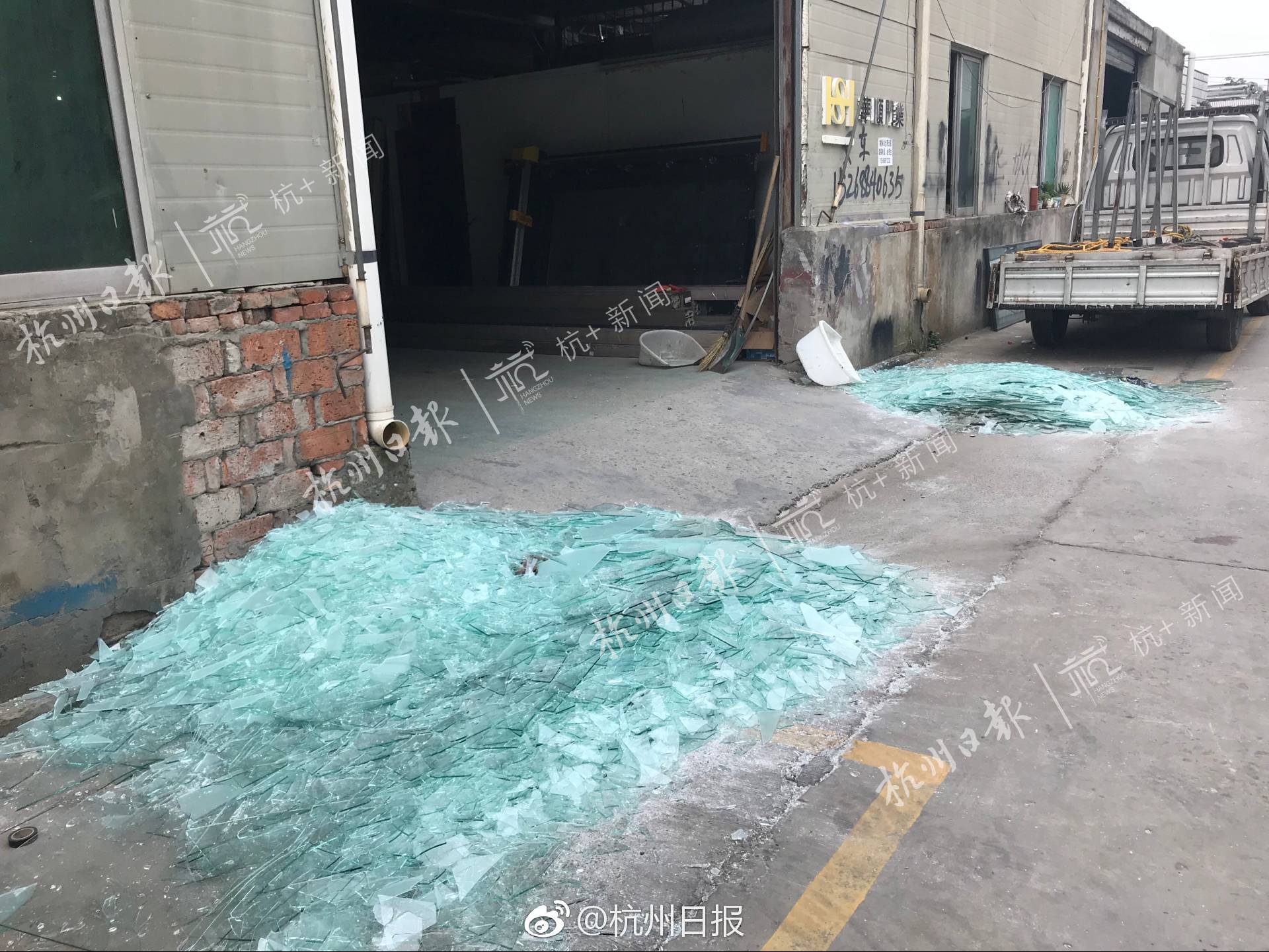 妮可·基德曼金发白裙 一颦一笑高贵典雅_云电脑视频