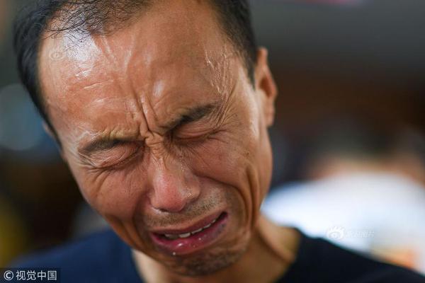 黄景瑜出席活动 黑色套装利落帅气_GPU云电脑