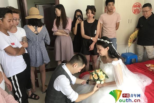 上市后首亏损 冯小刚要赔6821万