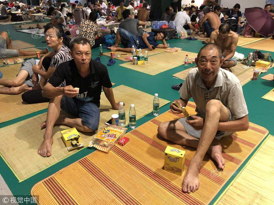 北京三里屯的这场快闪，怎么传来建筑工地的声音？_金融云电脑