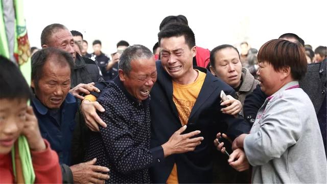 美军舰通过台湾海峡 外交部:已向美方表达关切
