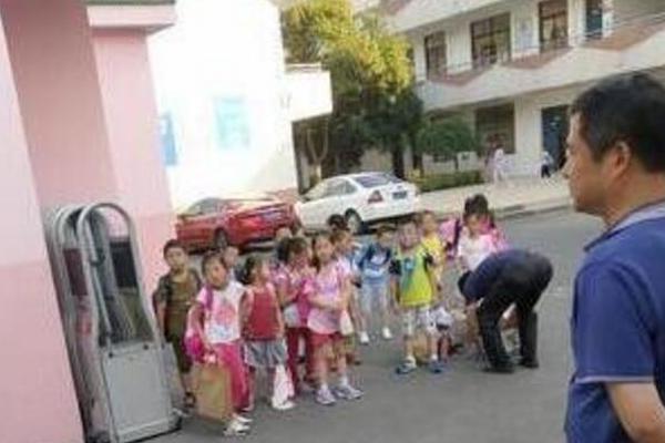 火箭搜集裁判偏袒勇士证据 去年输西决开始怀疑_上海云服务器
