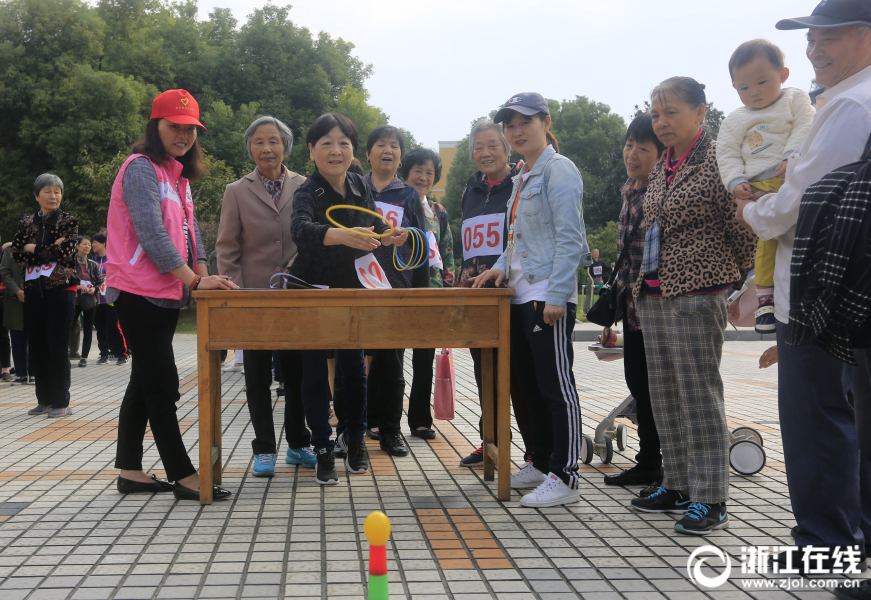 刘诗诗升级当妈：小朋友超级可爱_9929不绕路