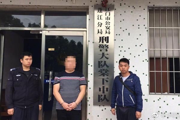 苗族女孩一件衣服值万元，大街上如同行走的炫富现场_9929持续集成