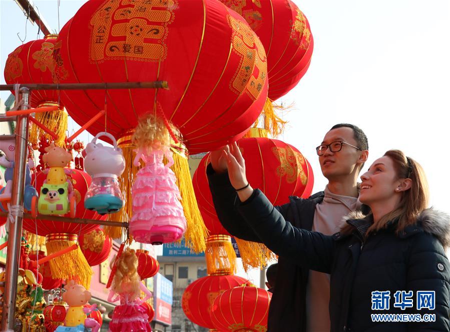 舰船对撞、持枪叫骂，越南与印尼在南...
