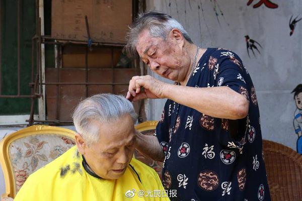 《一人之下》主题车掀起粉丝打卡热潮！_云电脑手机接入