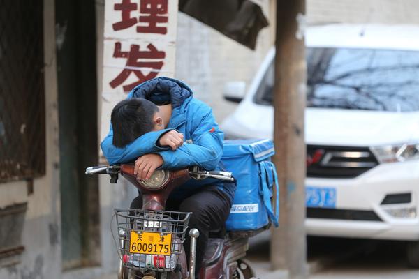 重庆市公安局政治部原主任蔡聘已被双开，收受18瓶高档白酒