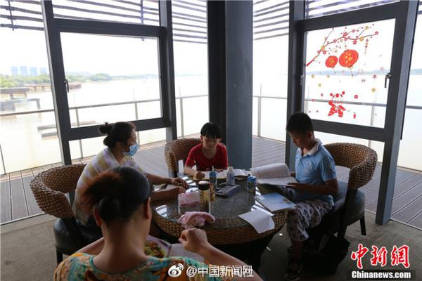 浓妆艳抹的曹丕为何会打败素颜的曹植?_外贸网站服务器