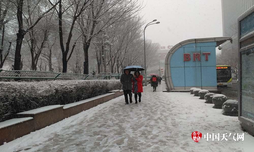 她是全世界最著名的第三者:耻辱当然不是奖牌,但它应是一场革命_CN2服务器机房