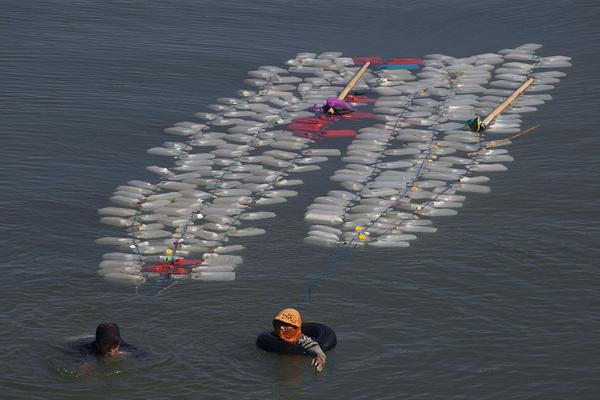 28辆车连环相撞致4死 现场大火燃烧浓烟滚滚_美国CN2线路