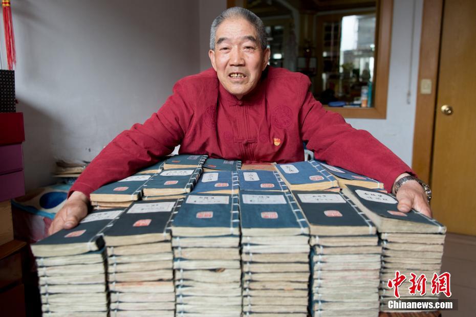 库里休闲装扮走入球馆 神情轻松自信满满_云电脑跨平台