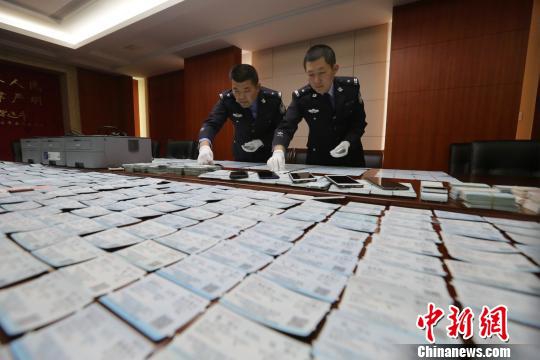 一个都不能少：六老汉治沙