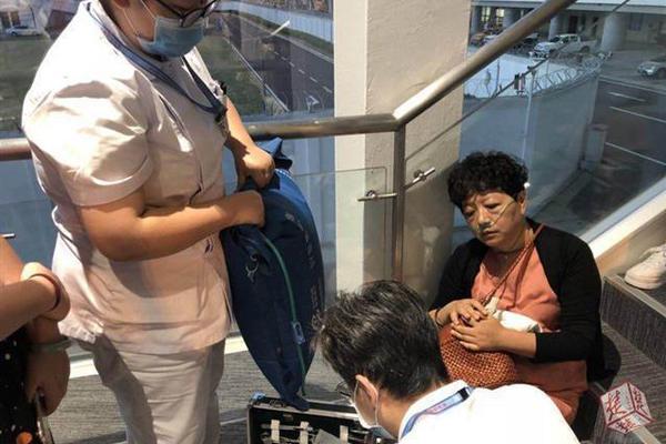 美海军第三艘朱姆沃尔特舰举行正式命名仪式