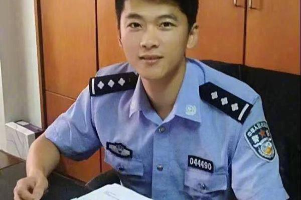 48岁吴奇隆宣布刘诗诗产子喜讯：小朋友来报道 母子平安_挂机宝免实名