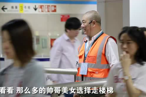首度披露 重庆公安局原局长何挺下属已被双开(图)