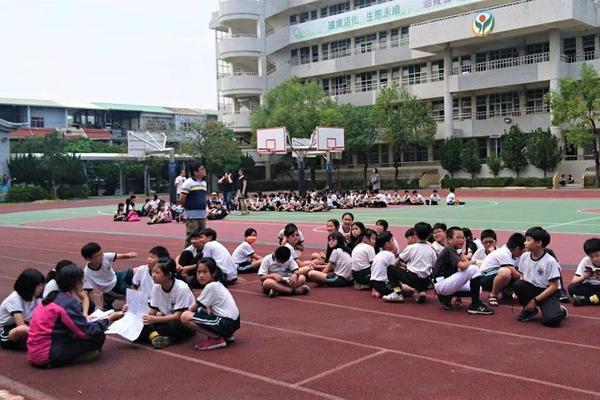 胡杏儿海边穿泳衣孕肚凸显_9929回国线路