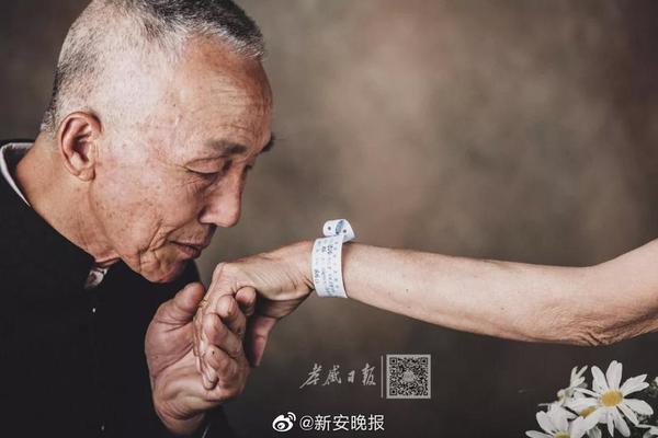 林志玲格子衫清爽十足_CN2 ERP服务器