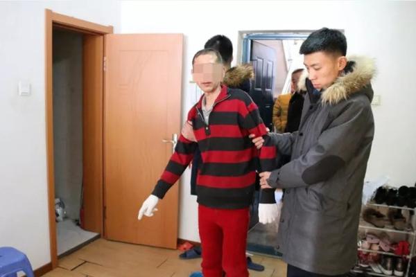 纪检组长收受“九五至尊”香烟等礼品 被免职