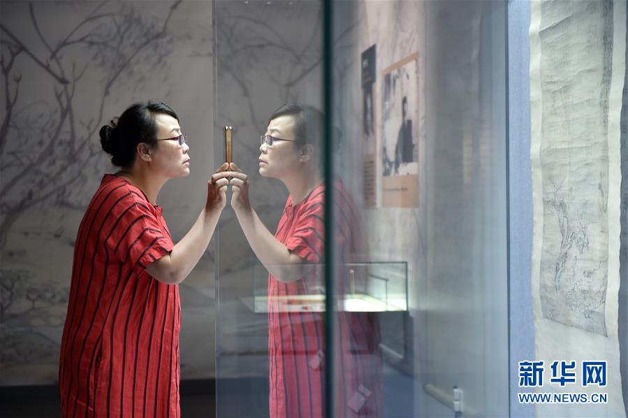 胡歌陈志朋谢娜等好友发文祝福_挂机宝运行脚本
