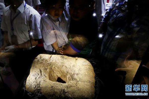 宝塔绑定域名_云服务器自动伸缩