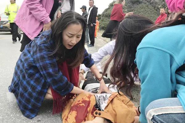 土超劲旅大巴遭遇车祸捷克国脚离世 前鲁能外援受伤_云课堂