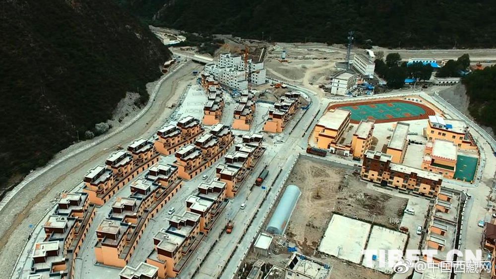 吉林长白山高尔夫球场及167套违建别墅拆除 32人被追责_CN2微服务