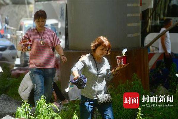 Tiffany又多一对手Prada发力高级珠宝_CN2多可用区部署