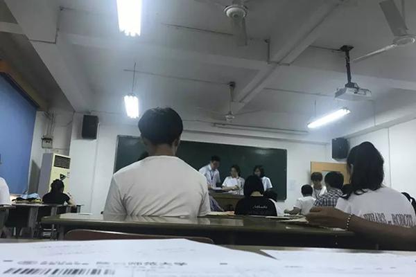 张召忠评印度航母失火事故:拉到大连来修 包治百病_CN2服务器直连回国