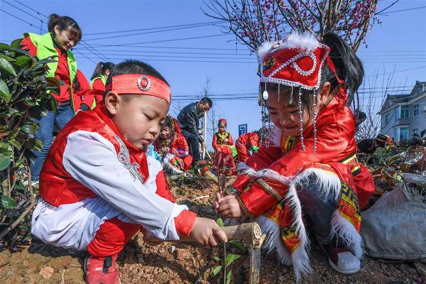 刘诗诗平安生子，网友一片祝贺的同时又把眼神看向了胡歌_云电脑登录